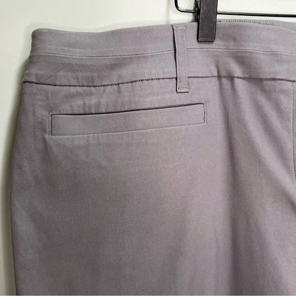 Pennington’s In Every Story Grey Bermuda Shorts Universal Fit Size 28P - Picture 2 of 9